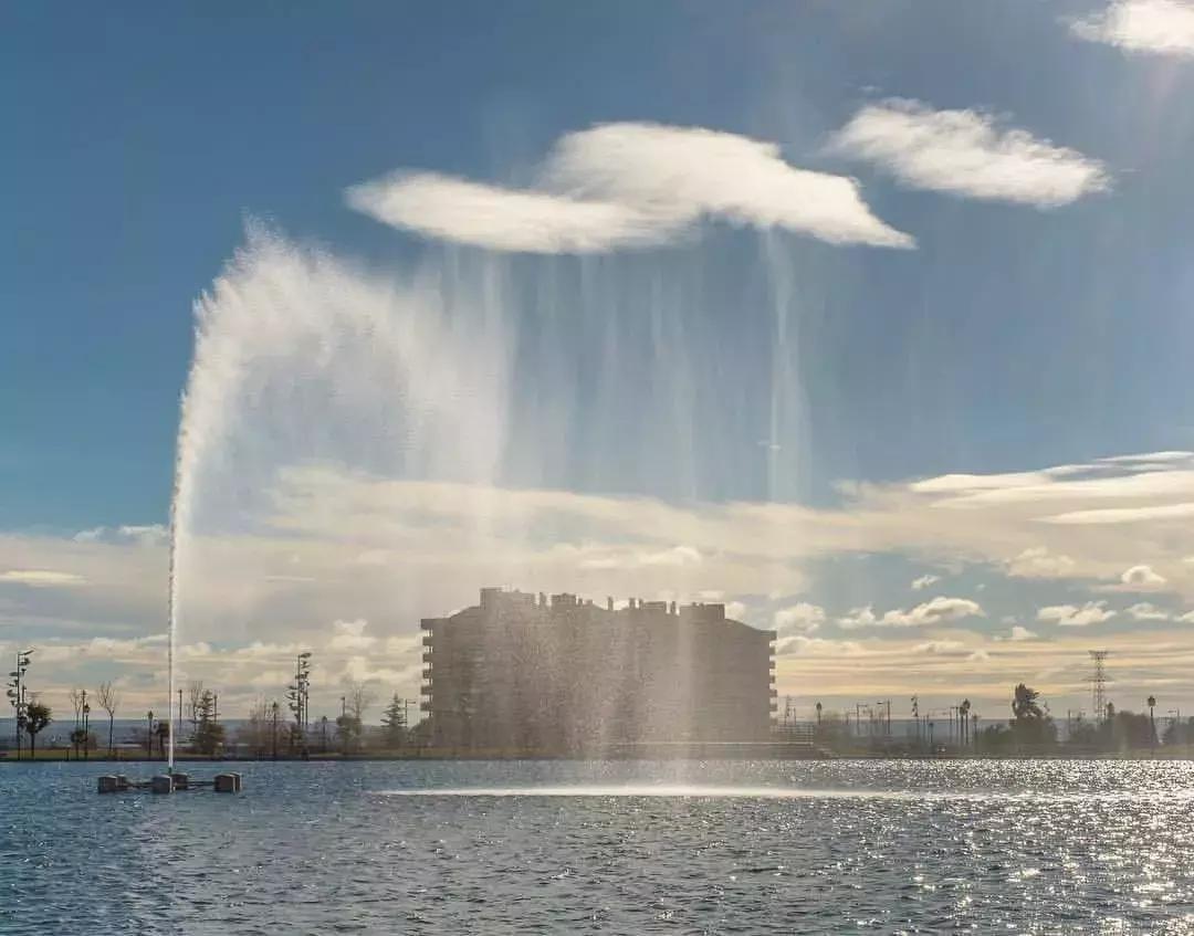 小七甜蜜献吻贝克汉姆,贝克汉姆吻小七引争议视频