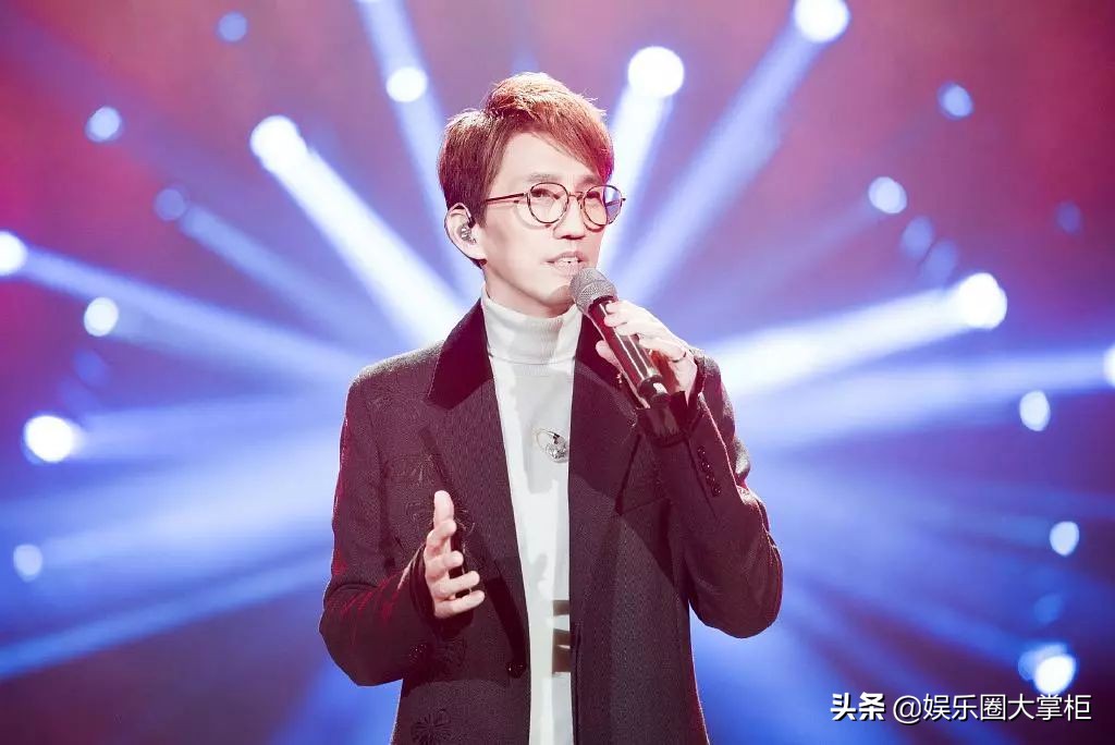 从海豚音王子到酒后开枪被拘,维塔斯的故事远比你想得更加恶劣