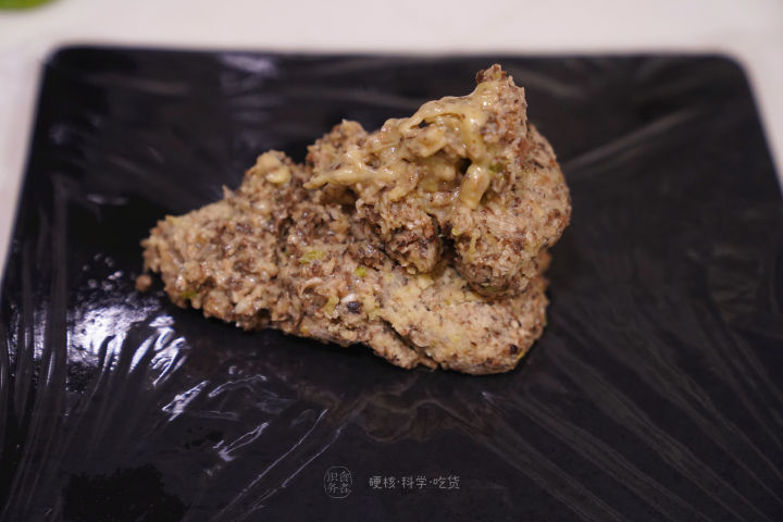 煎牛排爆油怎么办,煎牛排放黑胡椒容易糊吗