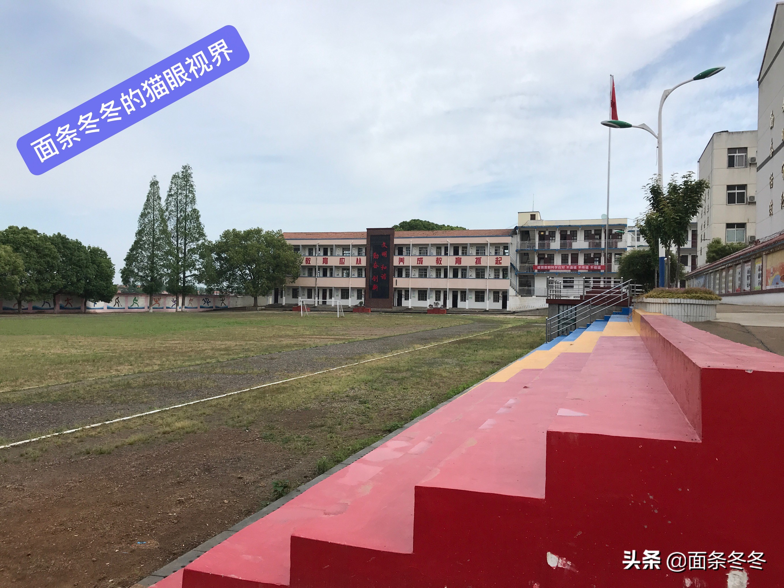 跟着“片儿警”入校巡查复学复课的湖北安陆市陈店初中