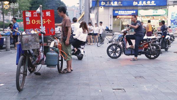 游击队吃生蚝视频,游击队烤生蚝