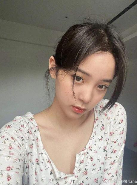 让街上的女孩齐露腰，需要几步？