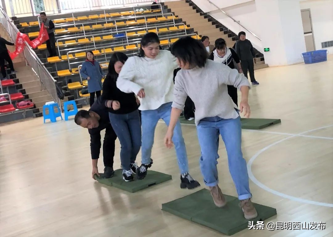 运动健儿在赛场上奋勇拼搏的英姿,奋力拼搏赛出风采