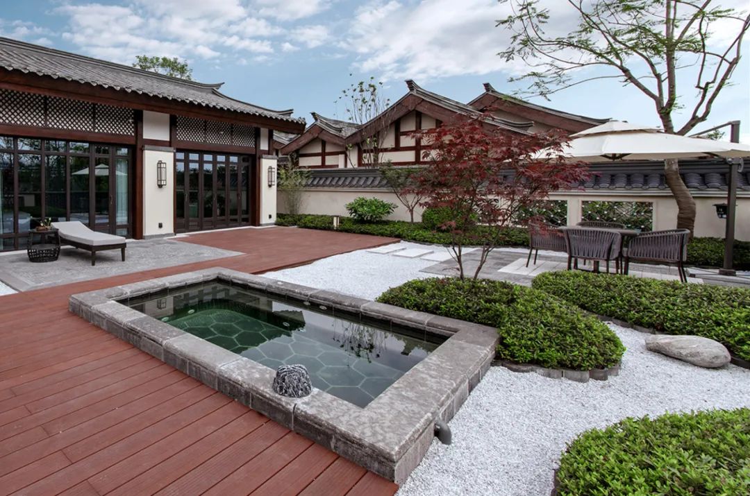 等了好久，这家酒店终于开了，全是别墅房