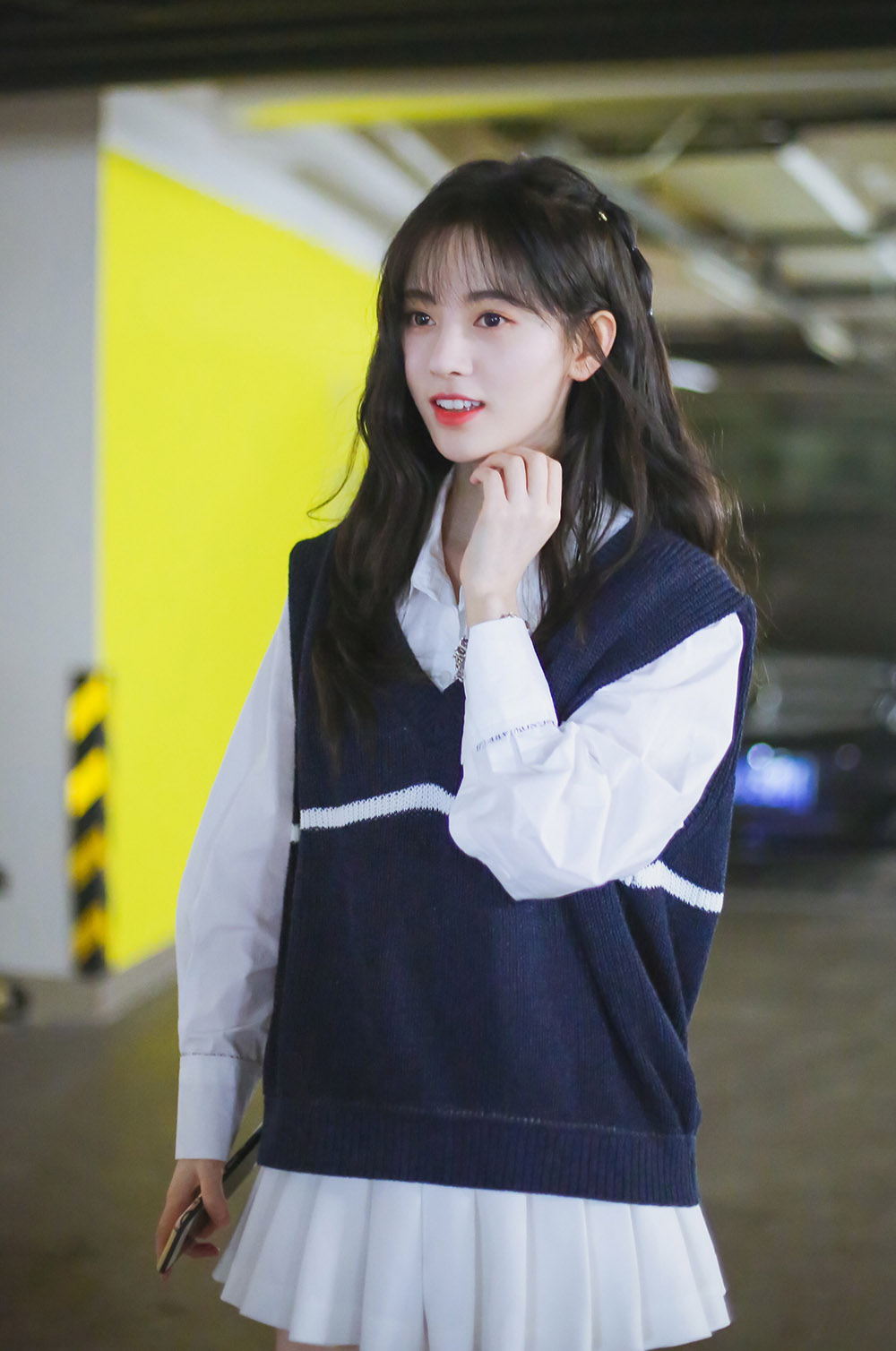 身高只有159的鞠婧祎，穿搭却能显高显瘦，小个子女生也能撑起来