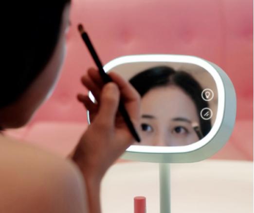 你的化妆镜会发光吗！卧室秒变专业化妆间，再也不会画成熊猫眼了