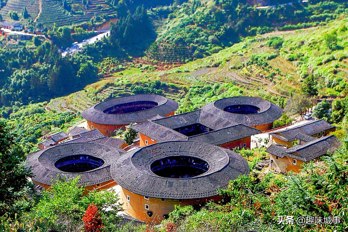 南靖土楼光看四菜一汤不过瘾,沼泽地上的最高土楼,堪称风水宝地