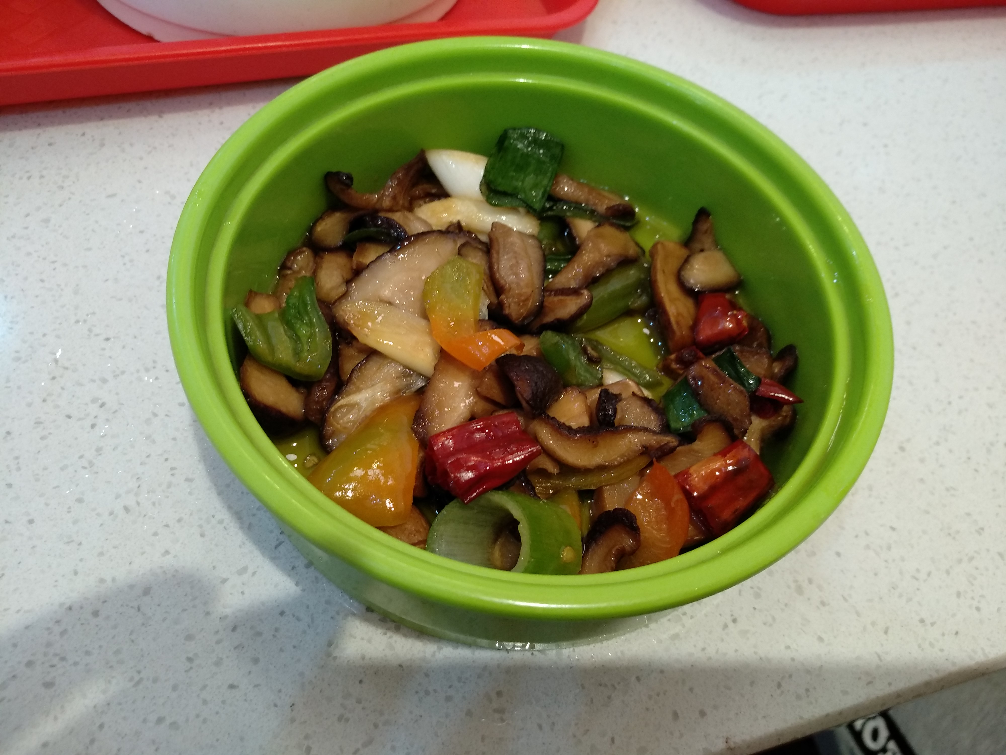 禄丰日记:中午不想做饭,花43元在愉筷吃了一餐