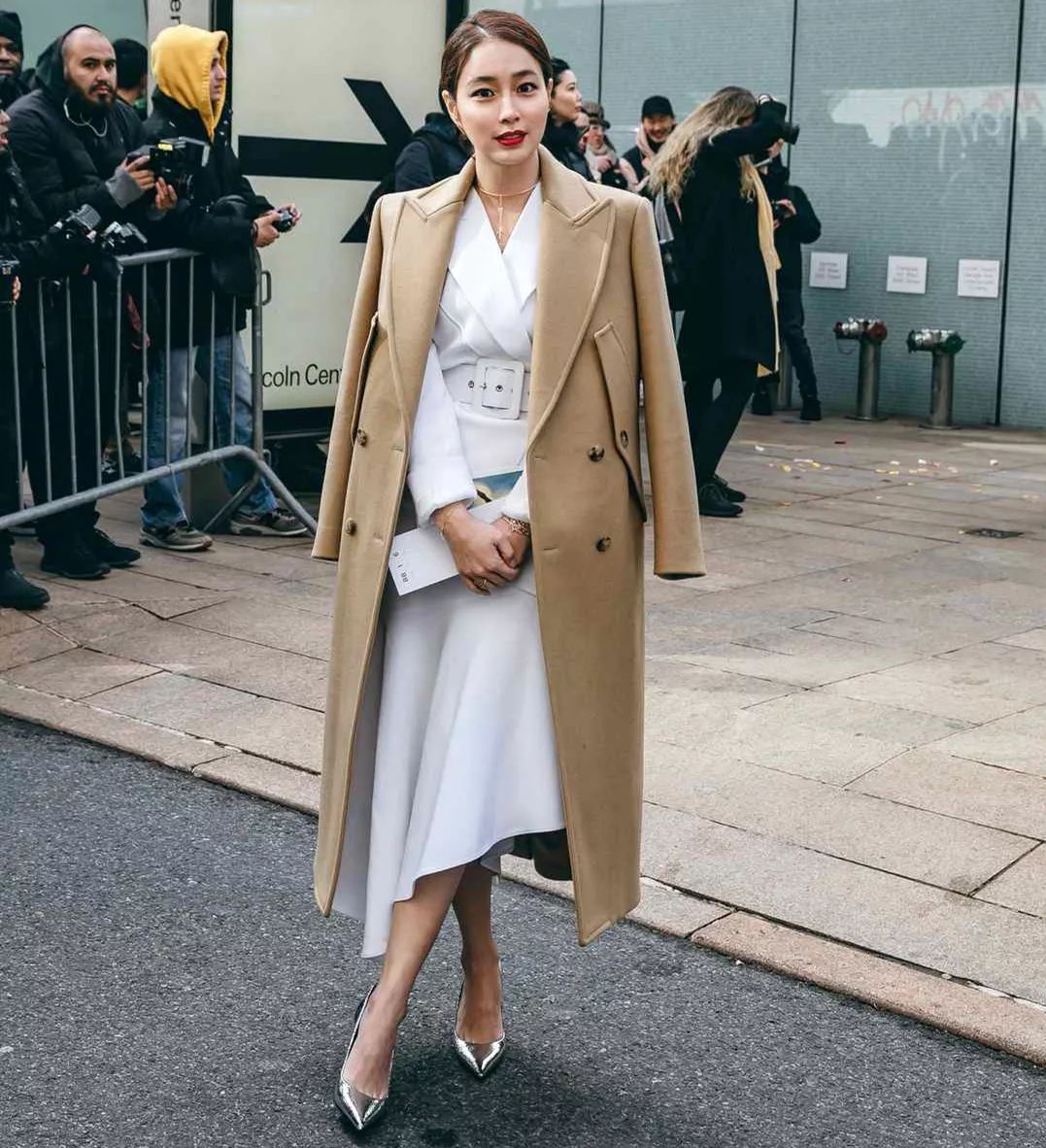 短风衣怎么穿出高级感,超长风衣穿搭技巧