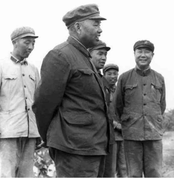 *世友许**指定要他当秘书,3年内为他2次破例,离开时:遇事来找我