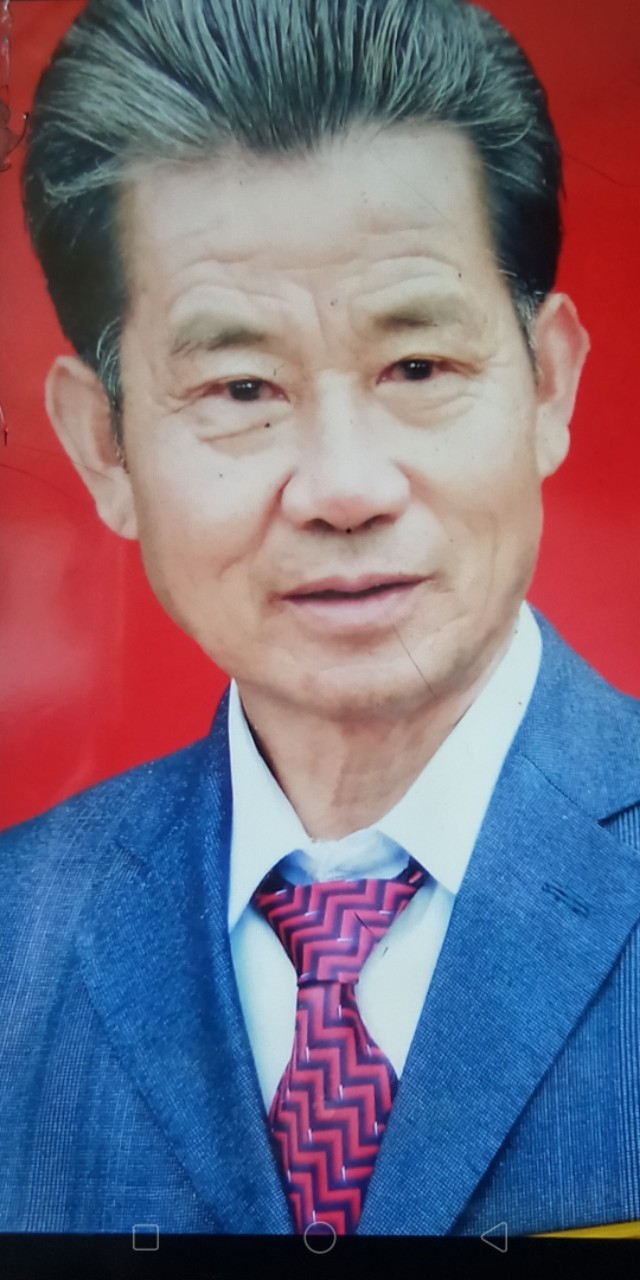 一个名副其实的老农民,一个老农民勤劳俭朴的一生