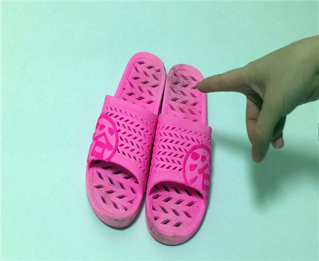 拖鞋穿久了会发黄教你清洗的妙招,拖鞋脏了怎样把拖鞋洗得又干又净