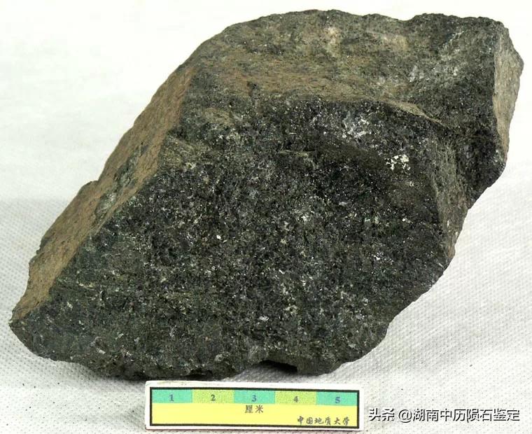 月球陨石与地球矿石的区别,月球陨石和矿石有什么区别