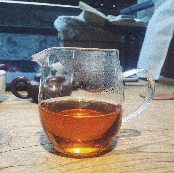 喝红茶有什么好处和坏处,女性朋友一定要多喝洛神花茶