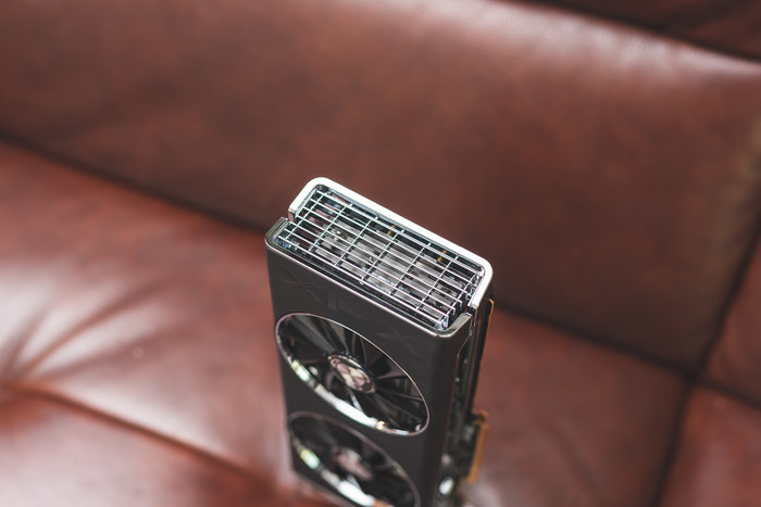 itx顶级主机配置,能提着走的电脑主机