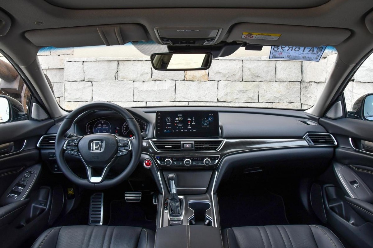 全新雅阁带感登场16.98万起搭载,9.5代15万公里的雅阁还值得购买吗