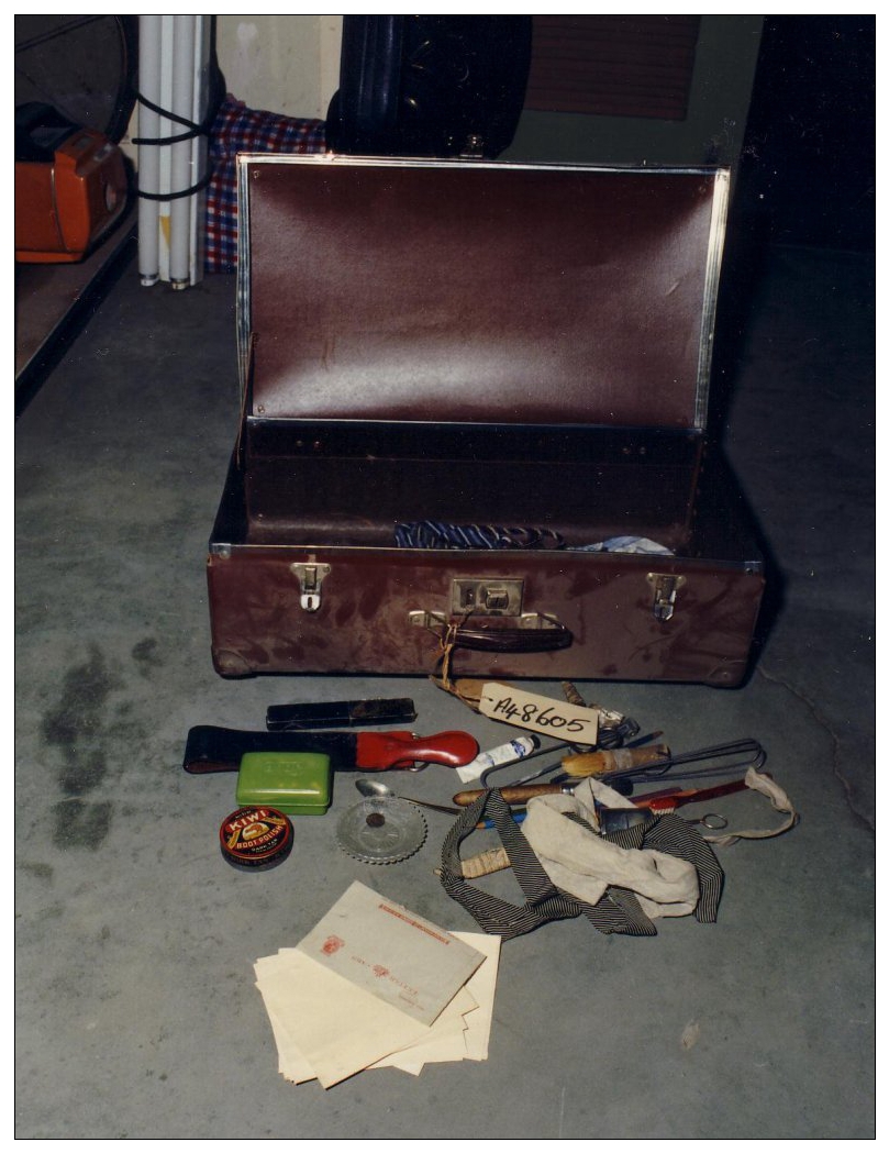 澳大利亚1948年未解悬案,西装男离奇躺在沙滩上,可疑护士被吓晕