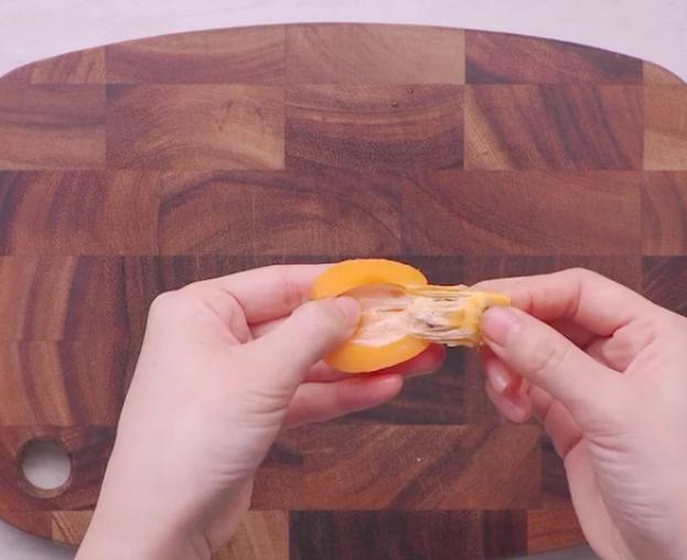 嗓子干痒咳嗽小妙招雪梨,枇杷雪梨汤的做法止咳一天喝几次