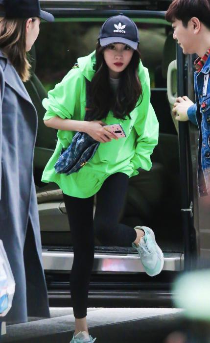 带货女王杨幂重出江湖!最近有什么连她都不能错过的时尚单品?