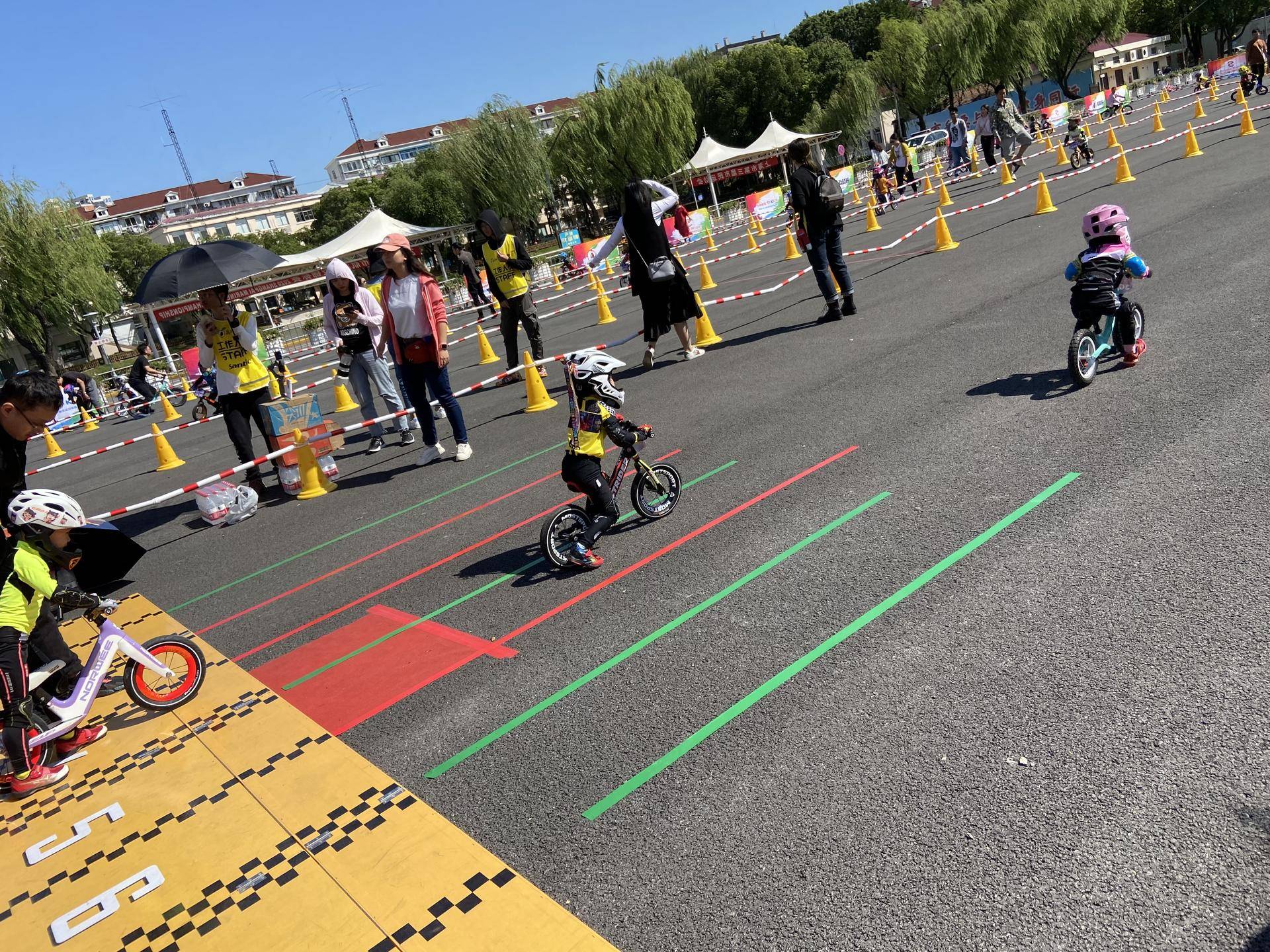 上海荔枝杯平衡车视频比赛 (荔枝杯宁波站平衡车比赛现场)