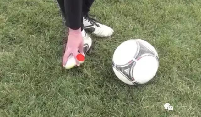 足球必须的五个射门小技巧,足球个人技巧和射门技巧