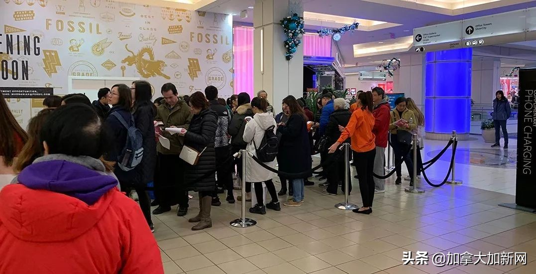 黑五狂抢开始！机场outlet堵爆温哥华华人凌晨排队全买疯了