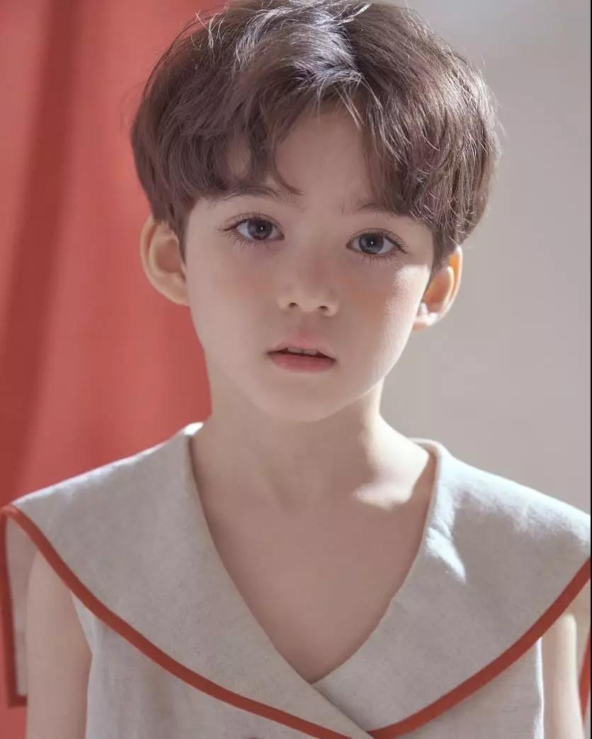 韩国神仙颜值小男孩,睫毛精小男孩韩国