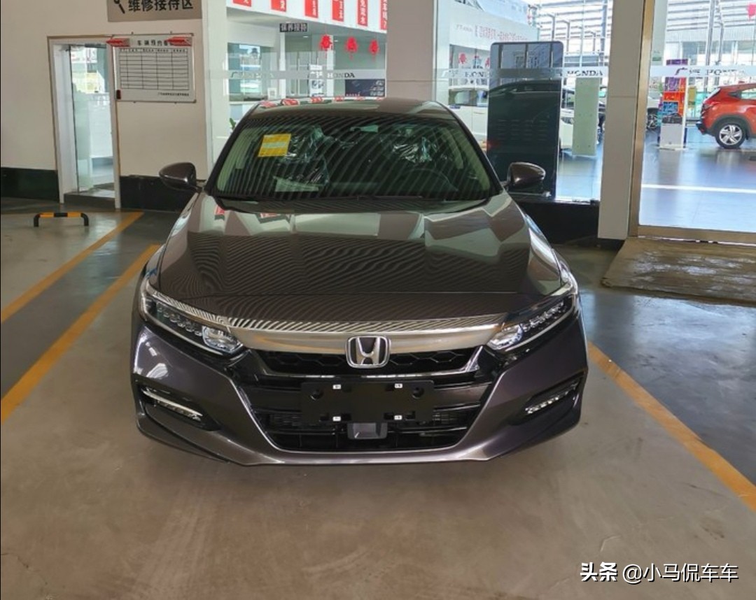 凯美瑞2.5燃油版和雅阁2.0混动指导价都是21.98万，该选谁