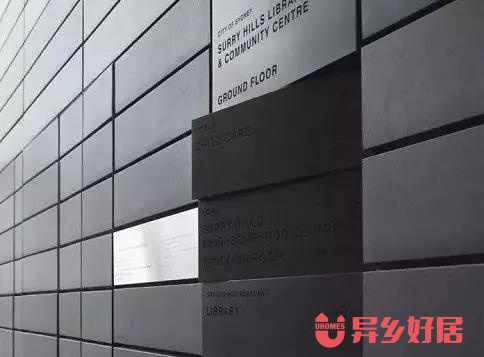 徜徉书籍海洋享受读书乐趣,徜徉在书海里面