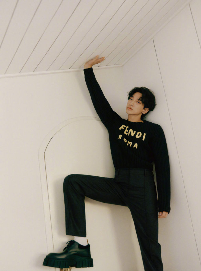 韩国男演员李准基的图片,韩国最帅气男明星李准基