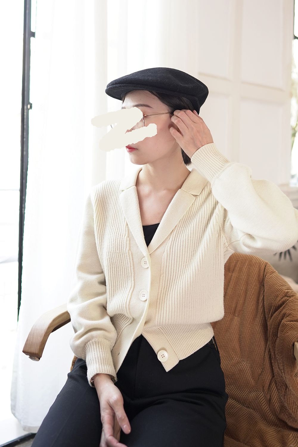 杏色大衣内搭什么颜色毛衣好看,深蓝色大衣内搭什么颜色的毛衣