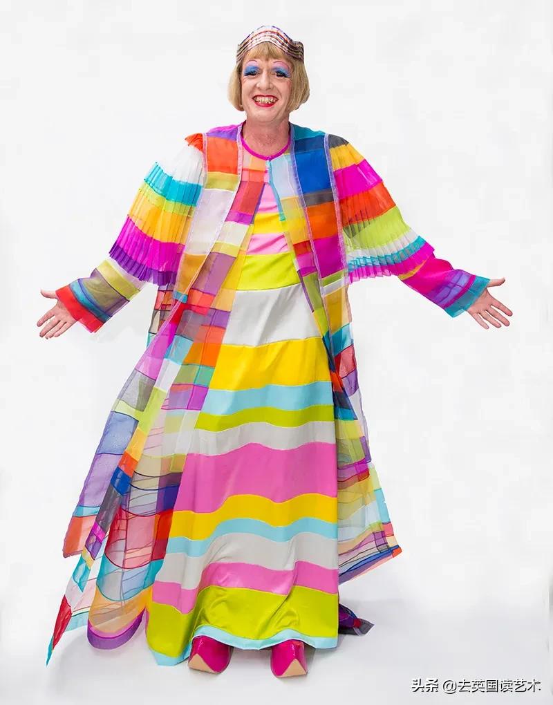 他以一己之力，让UAL的毕业典礼变成“女装大佬”的异装盛会