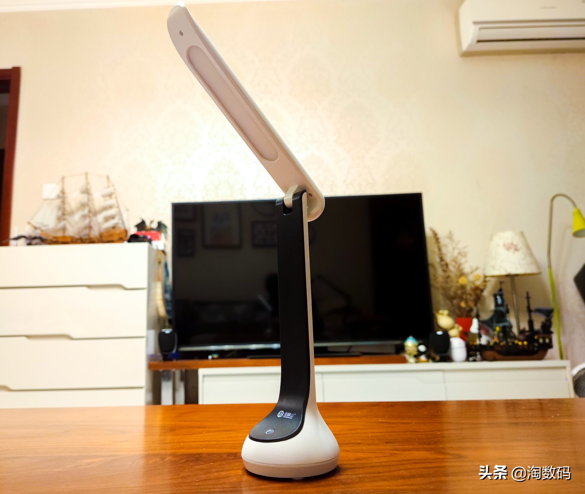 国货内卷无情：￥13块钱的3色温2400mAh充电式触控台灯开箱晒个单