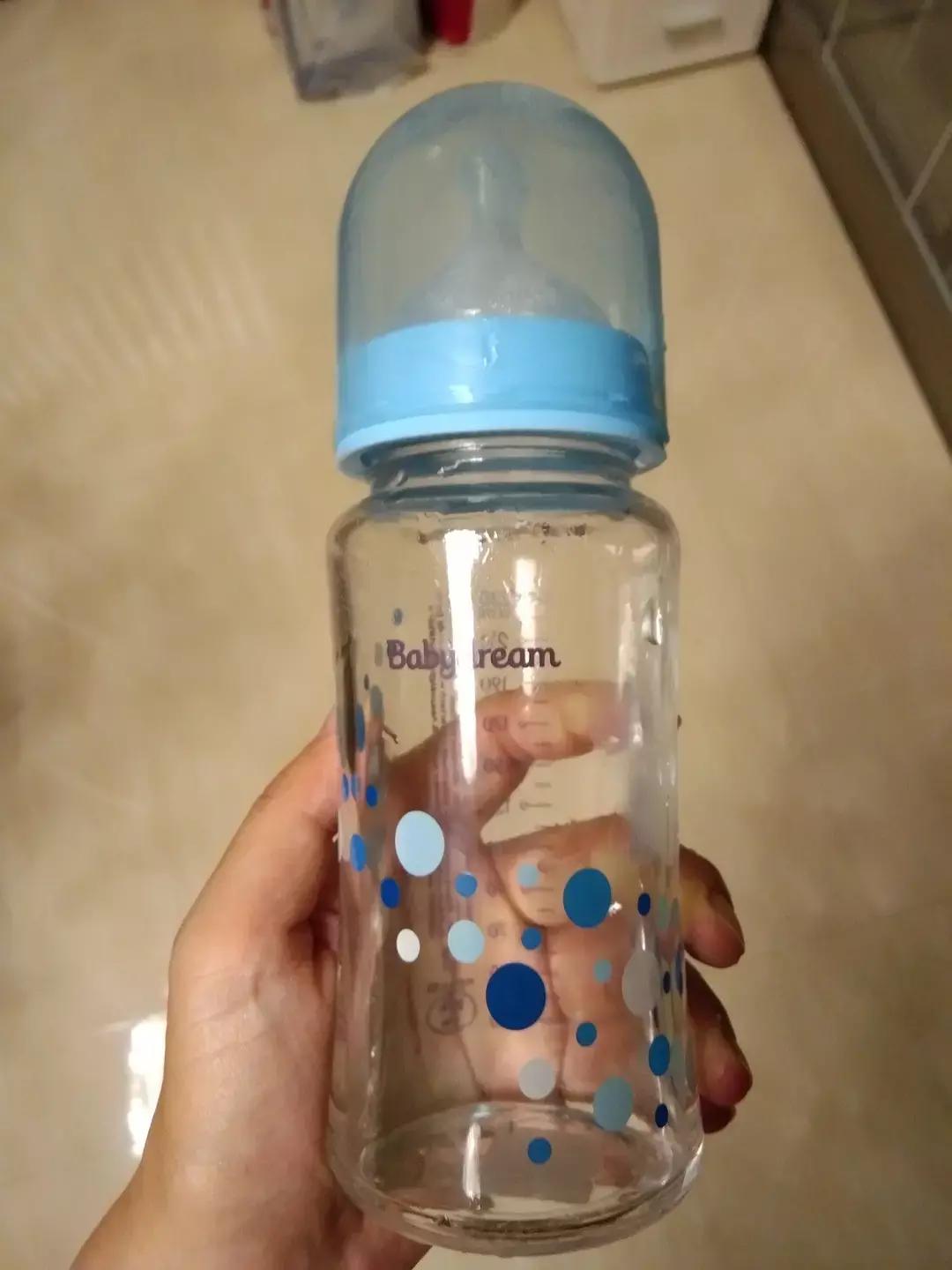 待产包给宝宝准备好了,待产包准备好等待迎接宝贝