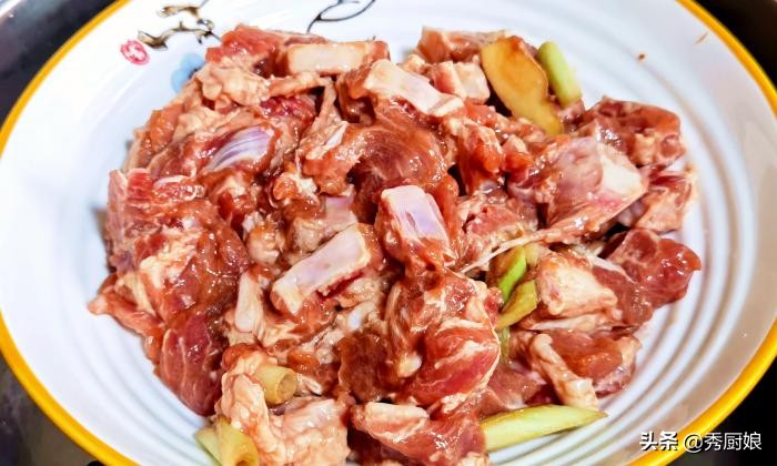 炖排骨不要糖色家常做法,炖排骨不放油方法