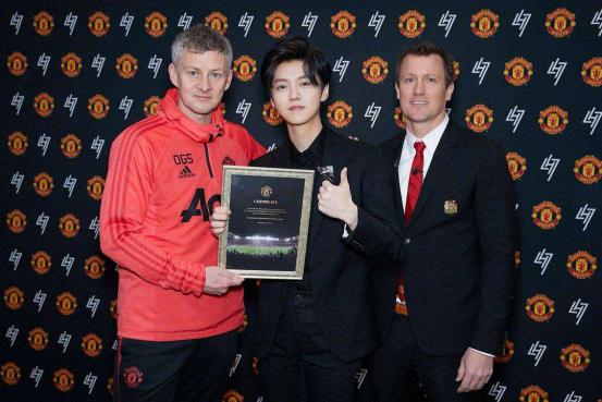 鹿晗看英超比赛视频,英超鹿晗