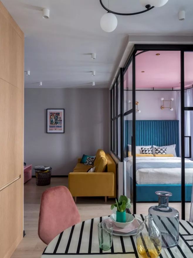 来看看这七款玻璃隔断吧,各种卧室玻璃隔断欣赏