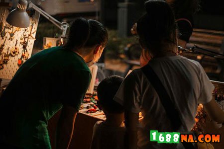 摆地摊经验摆地摊卖什么最吸引人,摆地摊技巧摆地摊什么最好卖