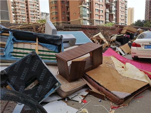 西安的东方罗马花园是高风险吗,西安凤鸣小区垃圾堆积如山