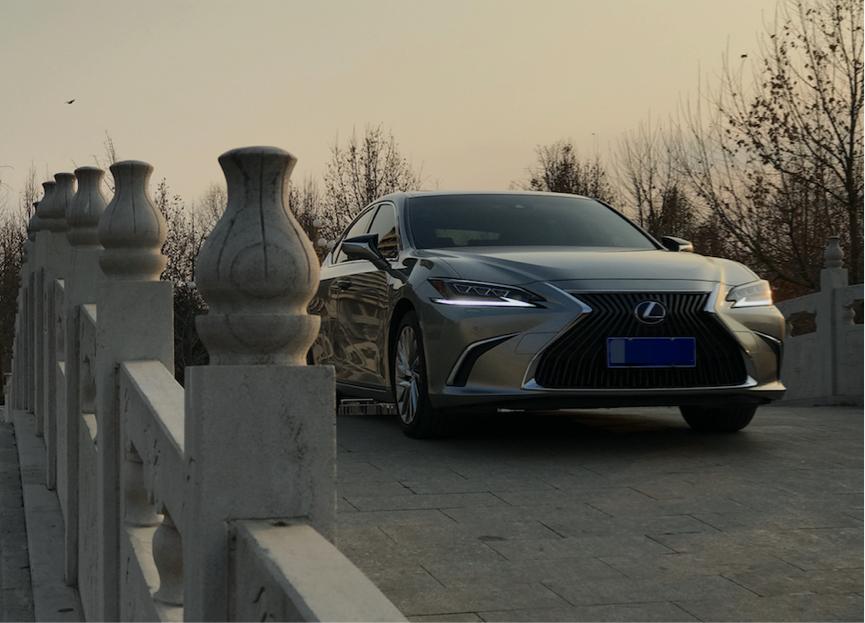 雷克萨斯es300h对比奔驰e,雷克萨斯es300h和奔驰e级