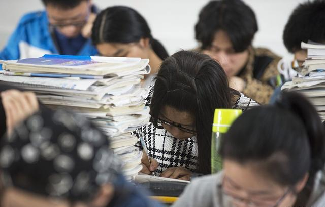 675分被上海财经大学优势专业录取，毕业就业不愁，却想复读