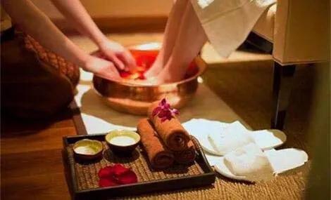 鍏崇埍濡堝,鍏崇埍姣嶄翰鍠勫緟姣嶄翰