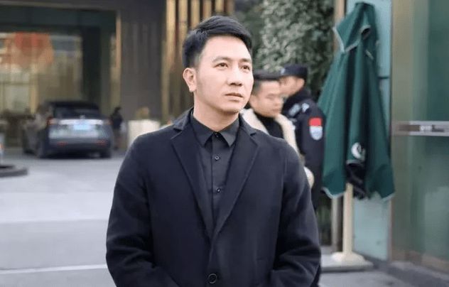 吴亦凡特殊癖好被揭开？精神失常牵扯出更大丑闻，林生斌险逃一劫