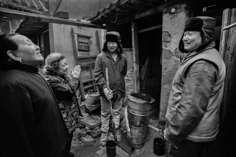 濂虫憚褰卞笀鍚村己涓汉鐓х墖,濂虫憚褰卞笀鍚村己