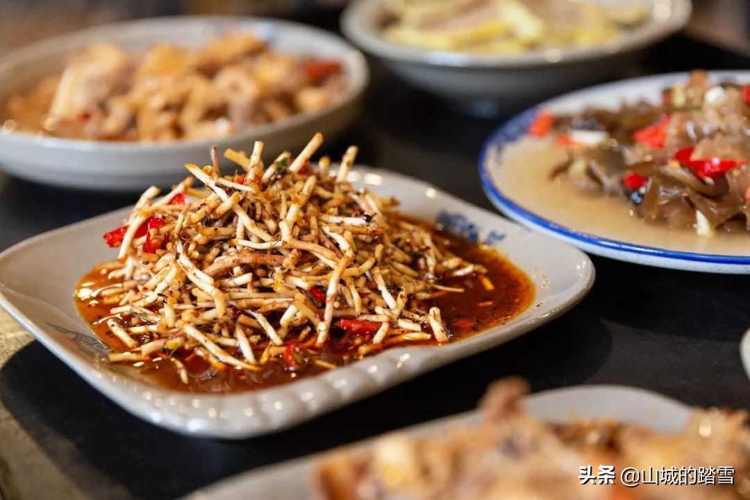 乐山嘉阳小火车值得去吗,嘉阳小火车与乐山大佛相隔多远