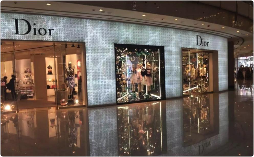 道歉声明被质疑“甩锅”，“黑历史”被扒，迪奥真有那么无辜吗？