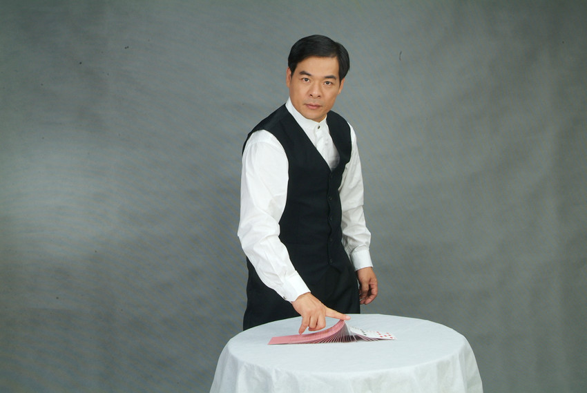 打牌是不良嗜好,为何郑泰顺不仅被封为牌王,还被评为杰出人物