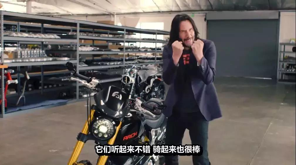 这个男人爱狗如命，颜值可以甩小李子几条街，你不知道的是......