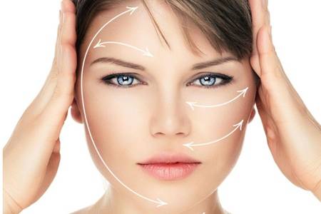 如何解决早上起来脸肿,女生脸肿嘴肿是什么原因引起的