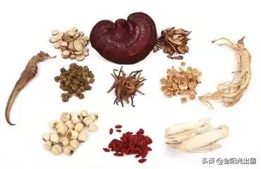 因为在脸书上分享躲避海关检查的小技巧，这个妹子悲剧了……